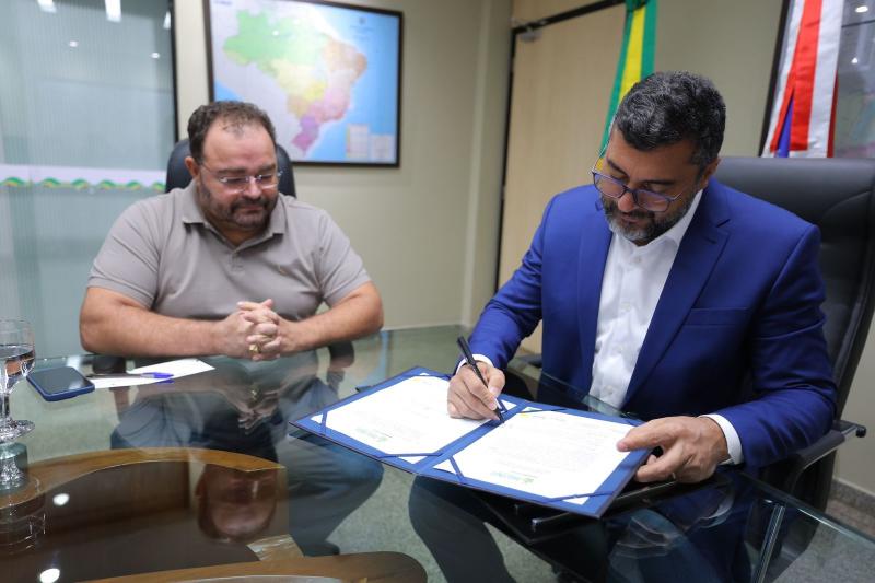 Governador Wilson Lima assina ordem de serviço para recuperação viária em Boca do Acre