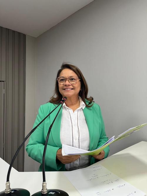 Saúde: Márcia Baranda solicita contratação de proctologista para atender população de Parintins