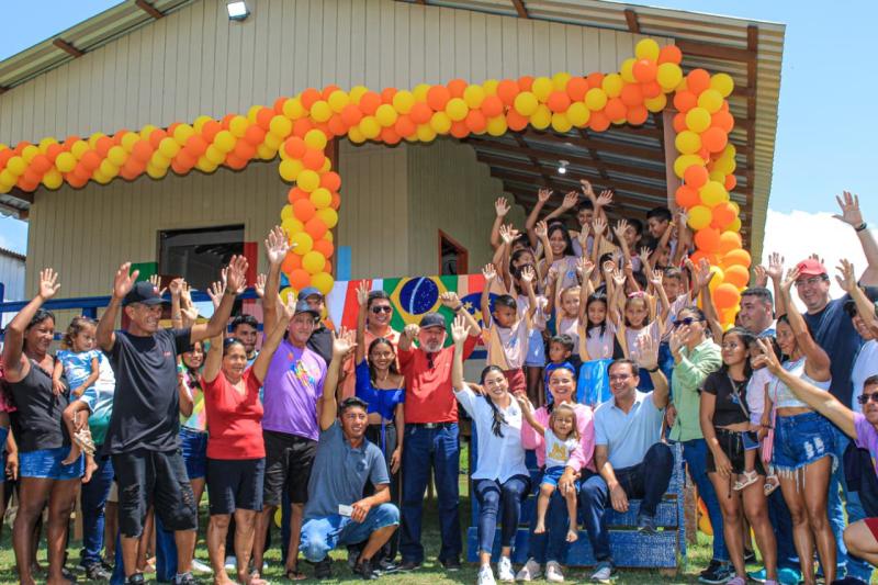 Prefeito Mateus Assayag inaugurou três novas escolas com energia solar no interior de Parintins