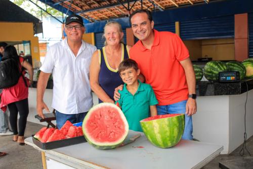 Mercado Zezito Assayag tem nova remessa de melancias da zona rural de Parintins
