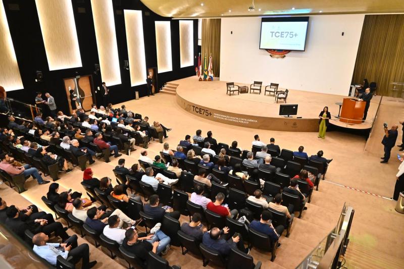 Auditório lotado marca evento sobre Inteligência Artificial e Transformação Digital no TCE-AM