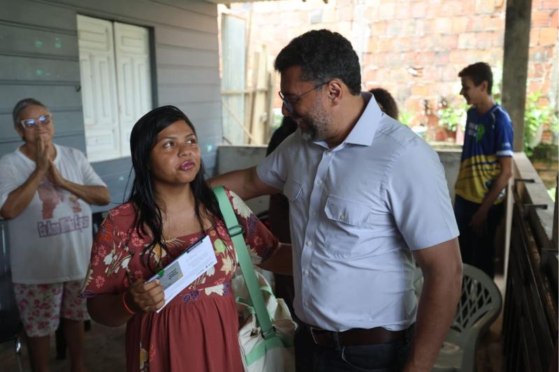 Governador Wilson Lima inicia entrega de novos cartões do Auxílio Estadual em municípios do Alto Solimões