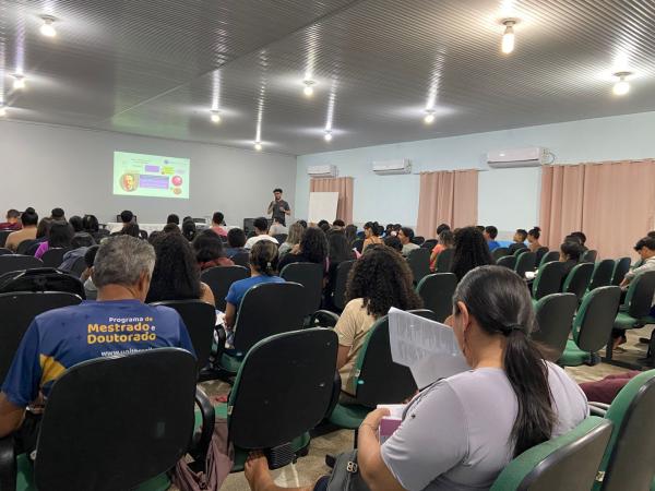 Alunos do Pré-vestibular da Prefeitura de Parintins intensificam preparação para o Enem