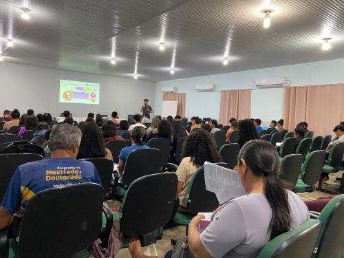 Alunos do Pré-vestibular da Prefeitura de Parintins intensificam preparação para o Enem