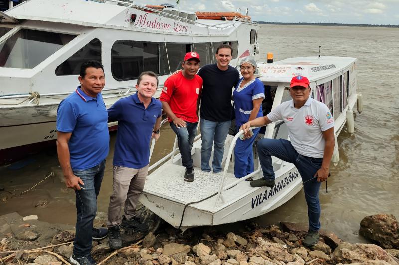 Prefeitura de Parintins entrega ambulancha totalmente reequipada para região do Mocambo