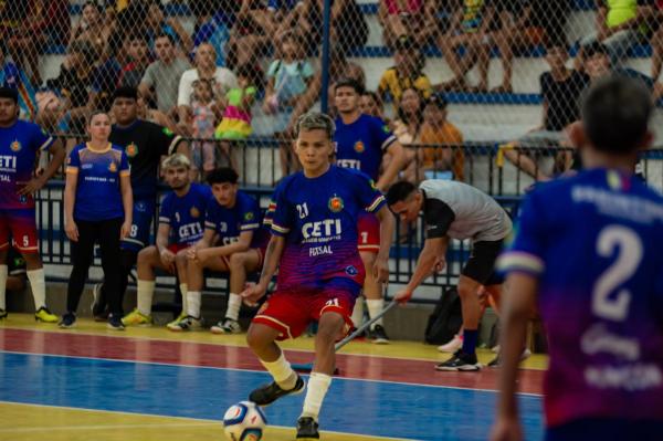 JEPs 2025: Disputas das modalidades coletivas resgata público e movimenta sete espaços esportivos em Parintins