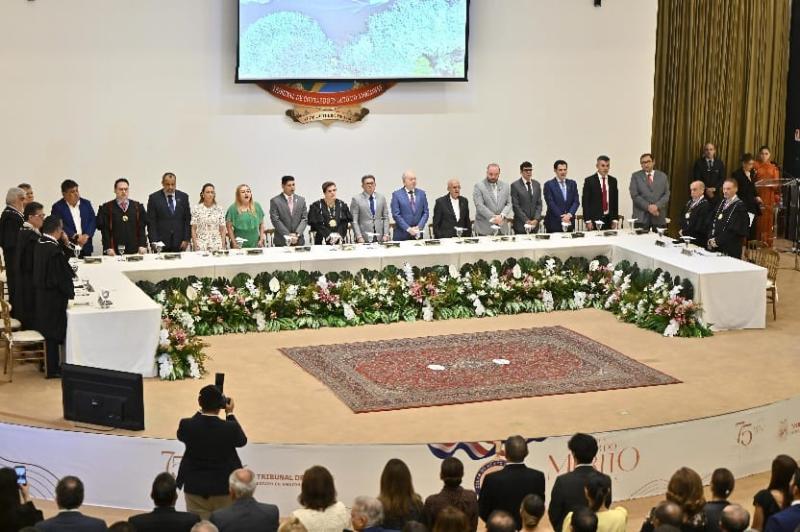 TCE-AM concede Colar do Mérito de Contas a 21 personalidades