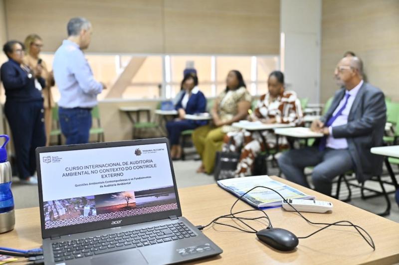 Curso internacional une TCE-AM e Angola em troca de práticas de auditoria ambiental