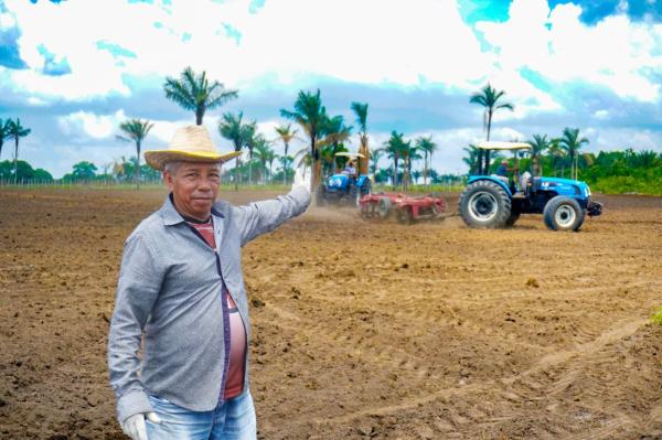 Prefeitura de Parintins revoluciona pecuária no Mocambo do Arari com mecanização inédita de pastagens degradadas