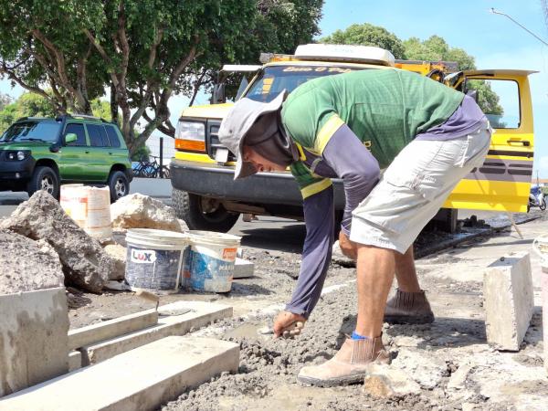 Infraestrutura: Prefeitura de Parintins intensifica recuperação de canaletas nas ruas da cidade