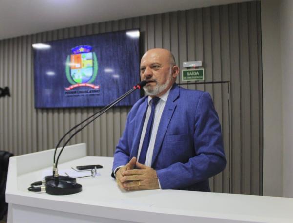 Cabo Linhares antecipa segunda parcela do 13º e reforça valorização dos servidores da Câmara de Parintins