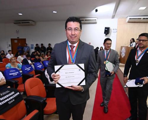 Vereador Fábio Cardoso Recebe Comenda e Diploma do Mérito Acadêmico - ESMAM