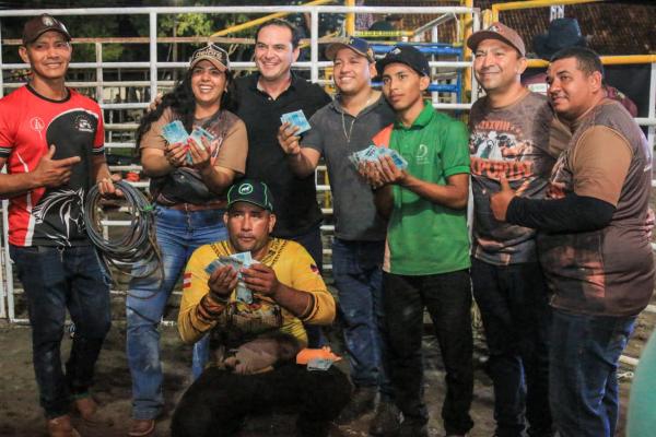 Prefeitura de Parintins premia campeões da Prova do Laço da 38ª Expopin