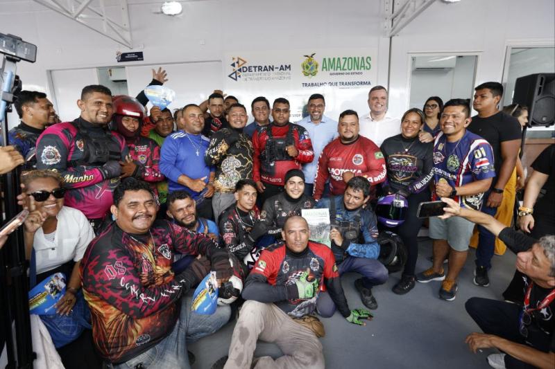 Governador Wilson Lima entrega primeiro Pit Stop do Motociclista Legal em Manaus