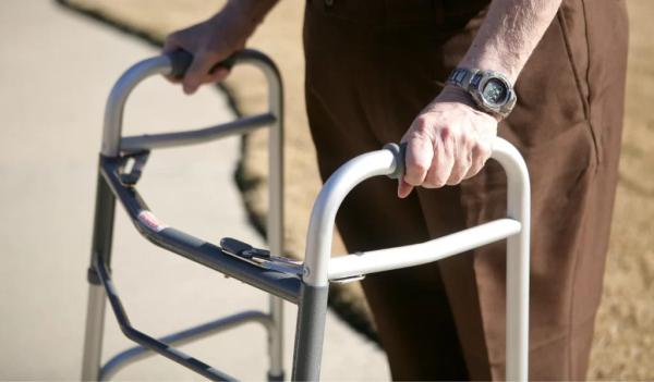 Márcia Baranda solicita criação do Programa Municipal de Reaproveitamento e Doação de Tecnologias Assistivas para os idosos