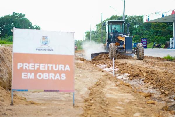 Via do Residencial Parintins e Vila Cristina inicia processo de terraplanagem para receber asfalto