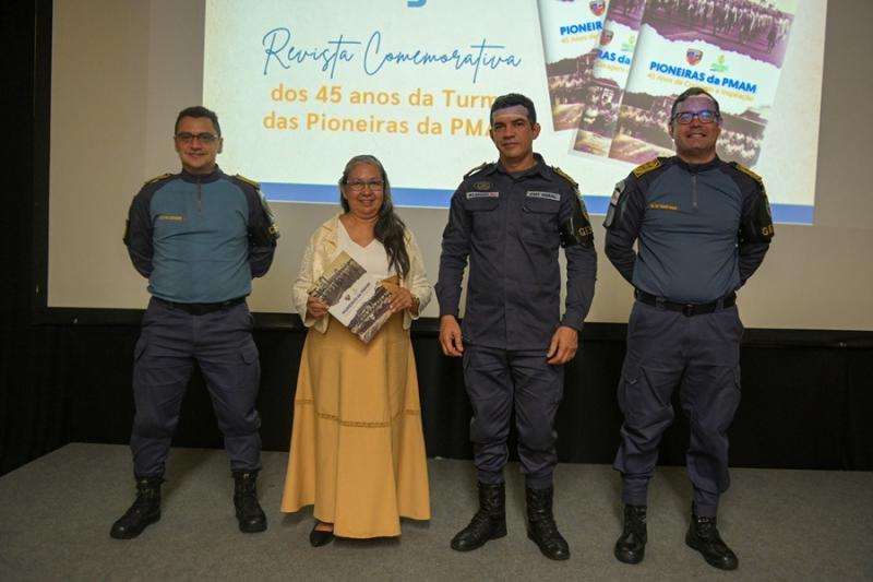 PMAM lança revista comemorativa pelos 45 anos da primeira turma de mulheres da corporação