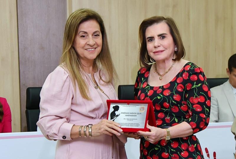 Presidente do TCE-AM recebe Prêmio “Mãos que Amparam” concedido pelo TJAM