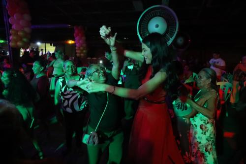 Bolerão dos Idosos de Mayra Dias reúne mais de 2 mil participantes em Parintins