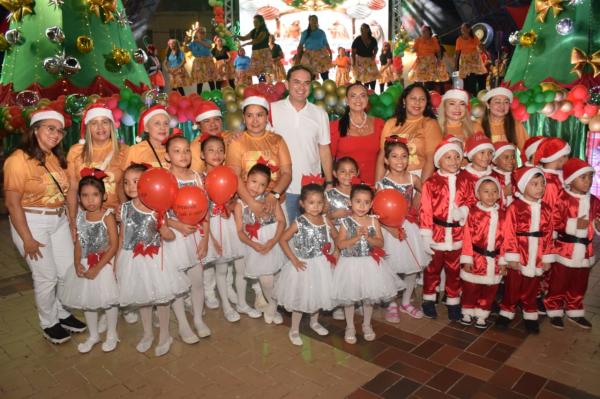 Prefeitura de Parintins promove espetáculo natalino e emociona o público que lotou a Praça Cristo Redentor