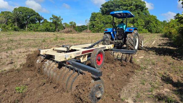 Prefeitura de Parintins intensifica mecanização para aumentar a produção de leite no próximo ano