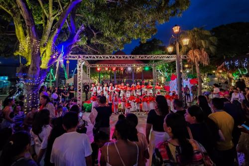 Famílias celebram inauguração do Complexo Natalino de Parintins