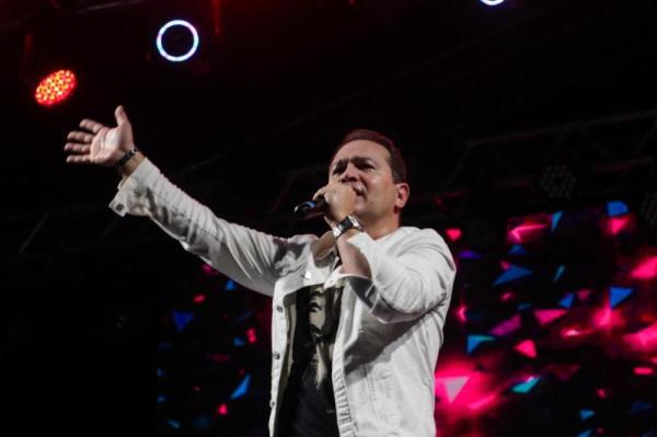 Mayra Dias realiza 1ª edição do ‘Adora Parintins’ com show de Davi Sacer