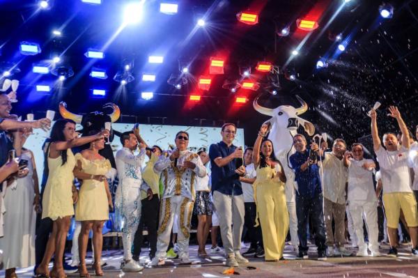 Parintins celebra a chegada de 2026 com grande festa, sorteios e emoção na orla da cidade