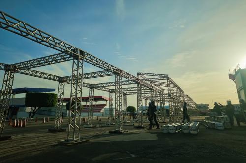 Estrutura do Carnailha 2026 começa a ser montada com mais camarotes no circuito