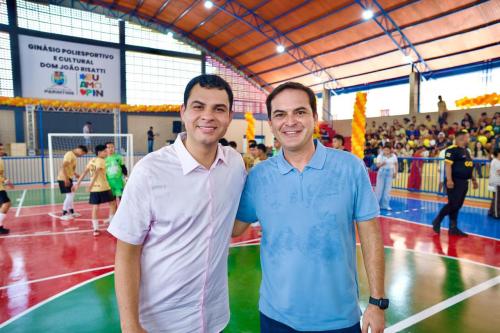 Saullo Vianna garante recursos para construção de campo de futebol em Parintins