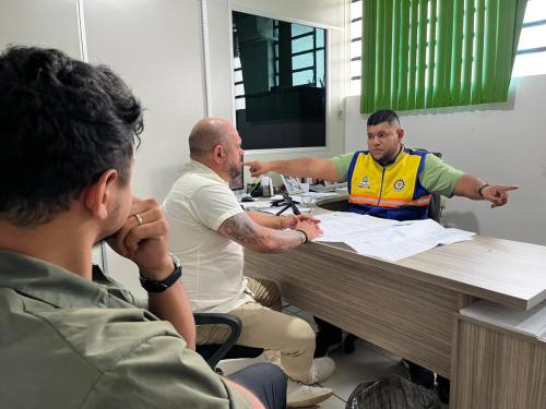 Equipe técnica da Prefeitura de Parintins reúne para discutir andamento das obras da rede de água