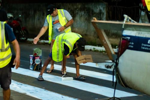 Prefeitura de Parintins inicia pintura de faixas de pedestres em frente às escolas municipais