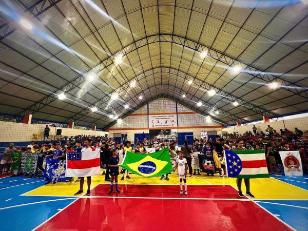 Prefeitura inicia 3ª Copa de Férias “Eu Amo Parintins” reunindo mais de 60 equipes com disputas em cinco categorias