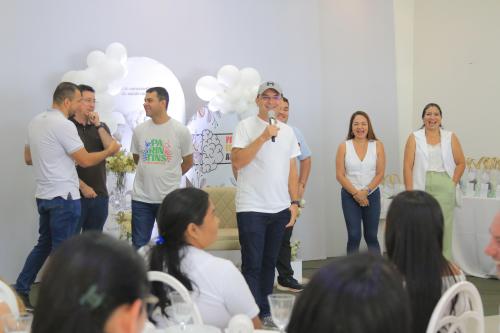 Prefeito Mateus Assayag reforça humanização da educação em encontro com gestores escolares