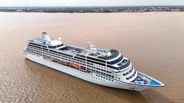 Prefeitura de Parintins abre temporada de transatlânticos 2026 com chegada do primeiro navio do ano