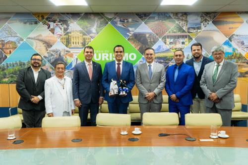 Mateus Assayag, Saullo Vianna, Caprichoso e Garantido buscam ampliação de recurso do Festival de Parintins