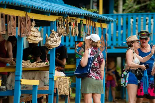 Prefeitura de Parintins impulsiona turismo com chegada do primeiro navio de 2026 na Boca da Valéria