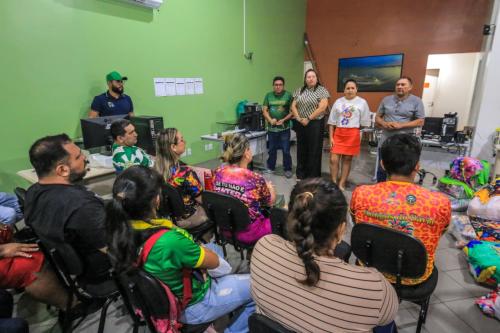 Prefeitura de Parintins entrega mais de 4 mil abadás e camisas aos blocos do Carnailha 2026