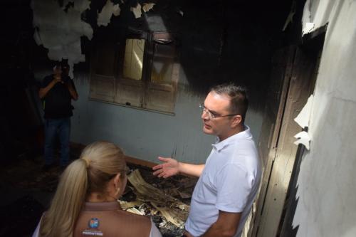 Prefeito de Parintins visita SAICA após incêndio e garante novo lar
