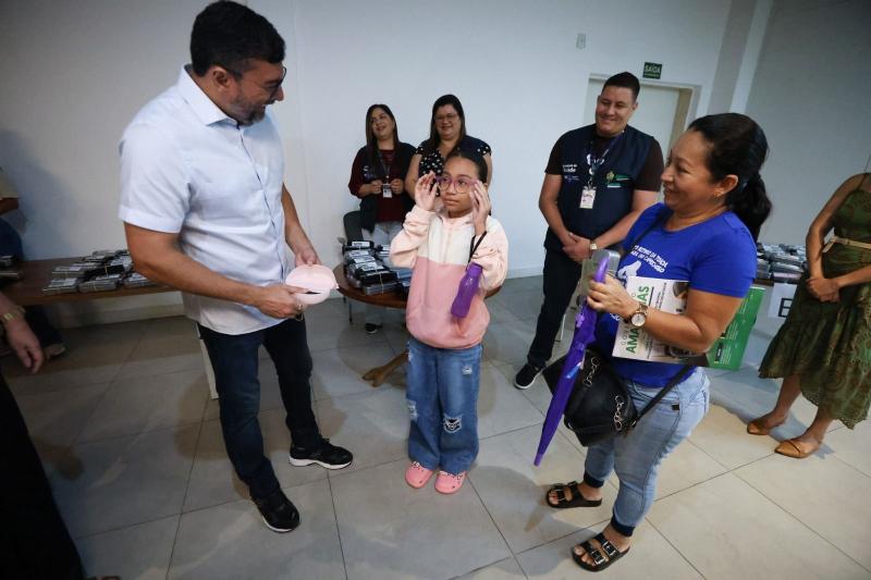 Governador Wilson Lima dá continuidade ao mutirão oftalmológico e entrega 3 mil óculos a pacientes em Manaus
