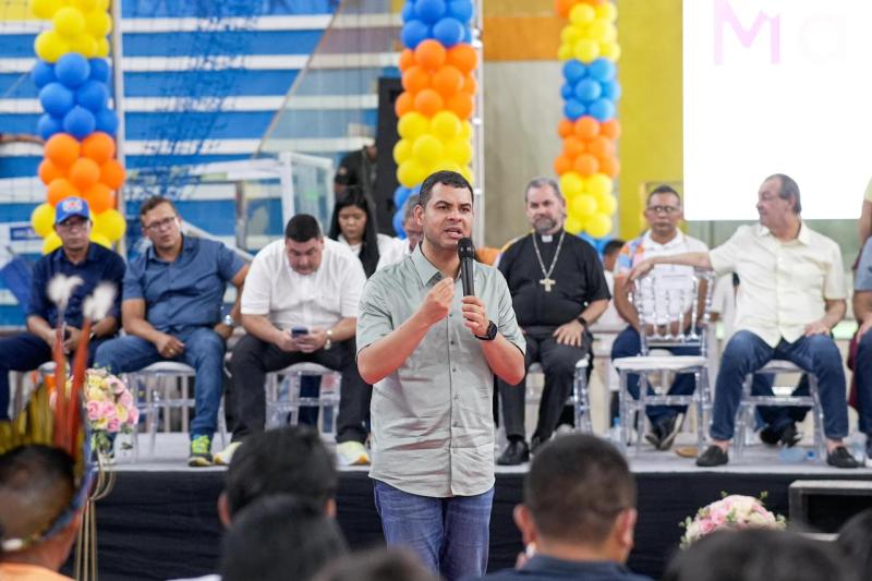 Saullo Vianna volta a Parintins e participa de abertura do ano letivo de 2026