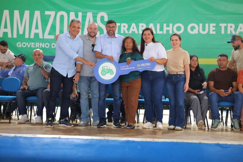 Governador Wilson Lima amplia ações sociais, inaugura fábrica de gelo e fortalece setor primário no Careiro Castanho