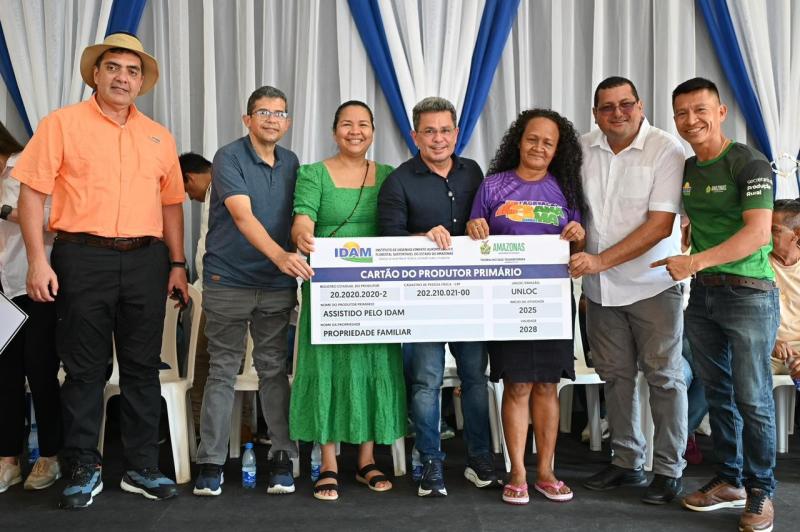 Vice-governador Tadeu de Souza participa de entrega de cartões do Auxílio Estadual em municípios do Baixo Solimões