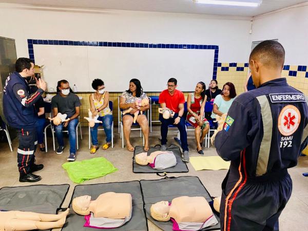 Lei de Márcia Baranda garante curso de primeiros socorros nas escolas de Parintins