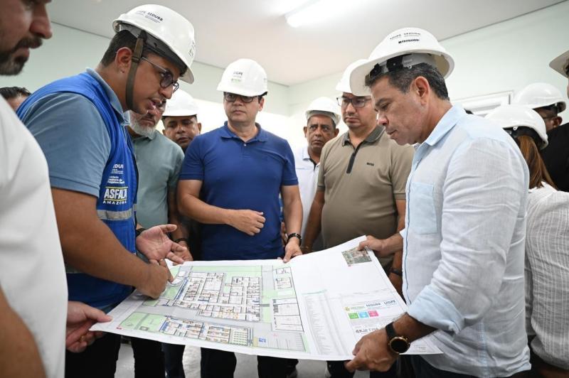 No Médio Amazonas, vice-governador Tadeu de Souza vistoria obras de reforma em hospital de Urucurituba
