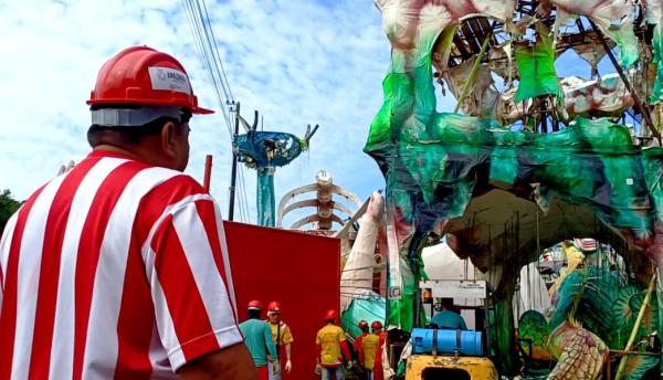 Garantido movimenta bases alegóricas para incio de trabalhos em galpão