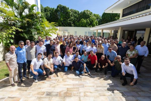 Omar Aziz recebe lideranças da capital e do interior do Amazonas em apoio à pré-candidatura ao governo do Amazonas