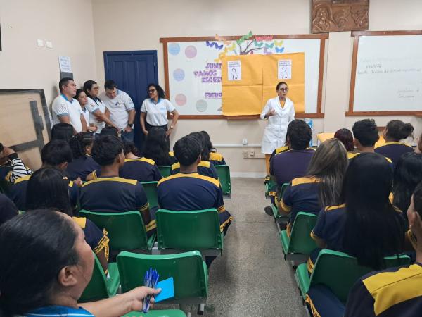 Campanha de combate à gravidez na adolescência leva orientação às escolas estaduais de Parintins