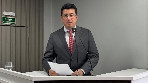 Vereador Fábio Cardoso propõe Projeto de Lei para priorizar atendimento a mulheres em Parintins
