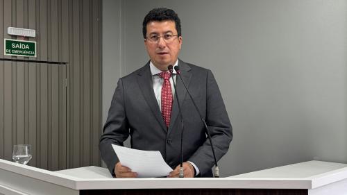 Vereador Fábio Cardoso propõe Projeto de Lei para priorizar atendimento a mulheres em Parintins